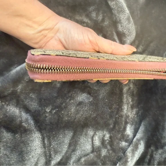Gucci Beige and Pink Signature Wallet - Picture 3 of 13